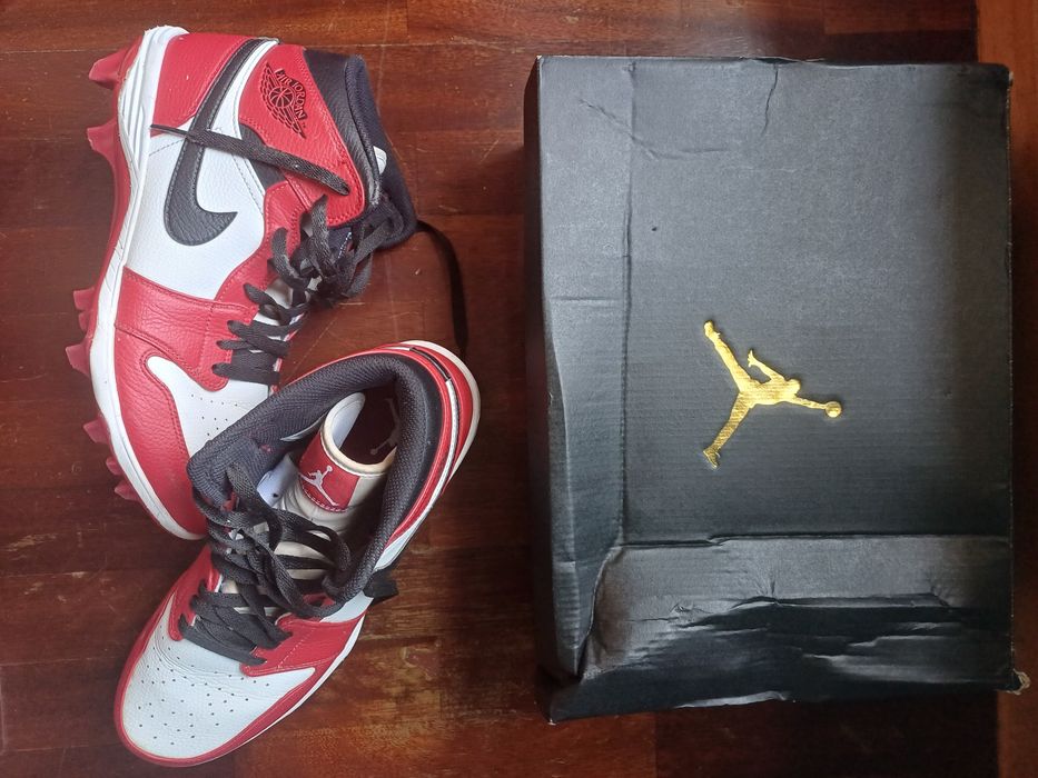 Jordan 1 Mid - Chicago