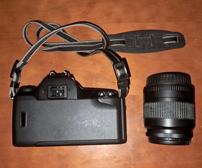 Máquina analógica Canon com mala