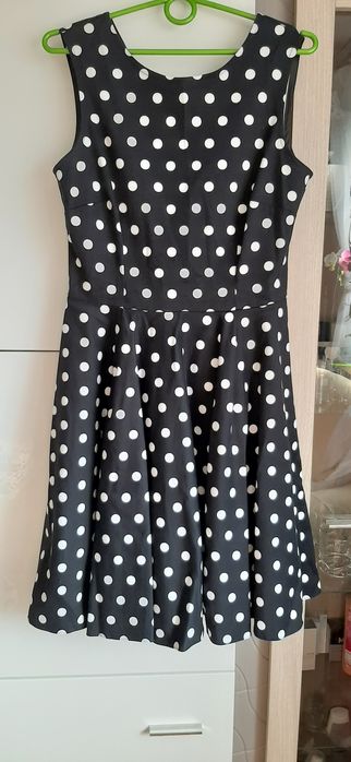 Czarna sukienka groszki M Biust do 96 cm z firmy Mohito