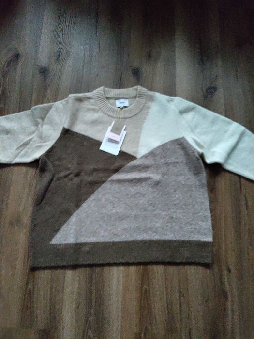 Шикарний пуловер у бежеві тони