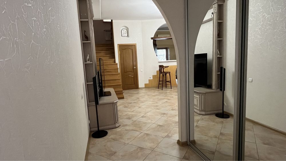 Будинок на березі річки