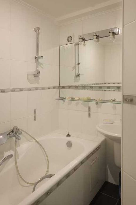 Простора 3-кімнатна квартира біля метро "Палац Україна" та "Либідська"