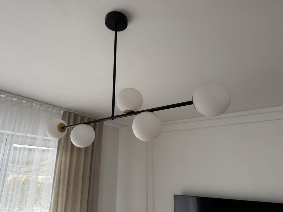 Nowoczesna lampa wiszaca idustrial w czerni i zlocie