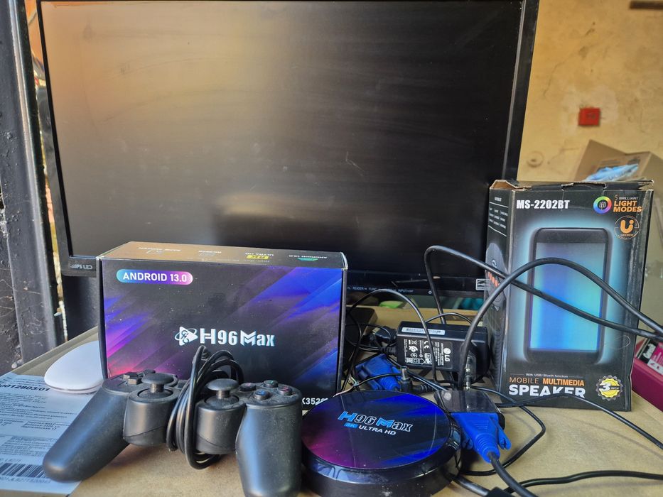 Продам гральну приставку,з монітором,джойстиком,колонкою