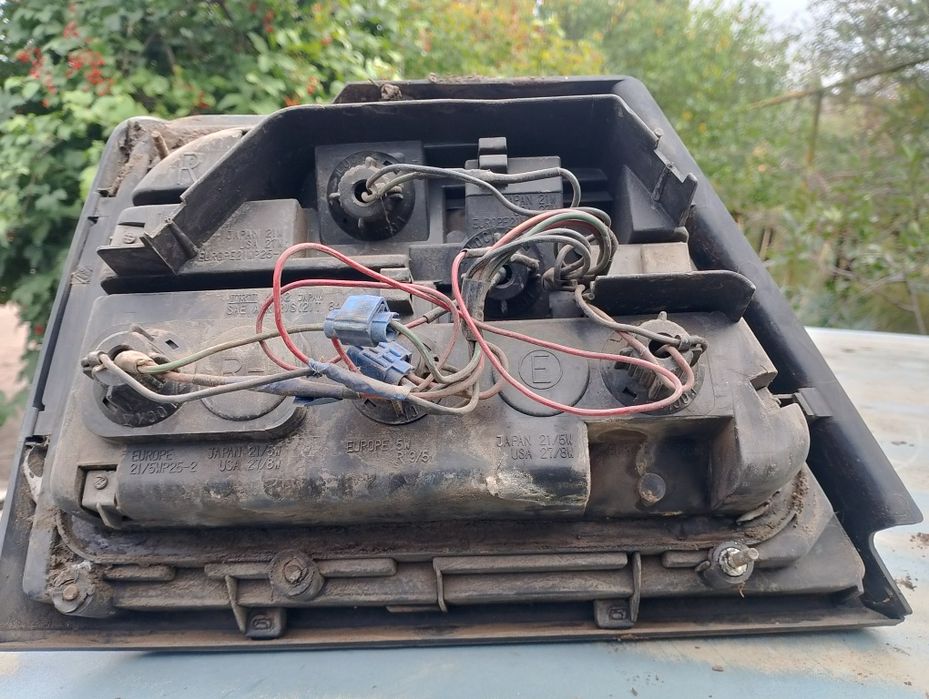 Фонари задние Ниссан блюберд хетчбэк