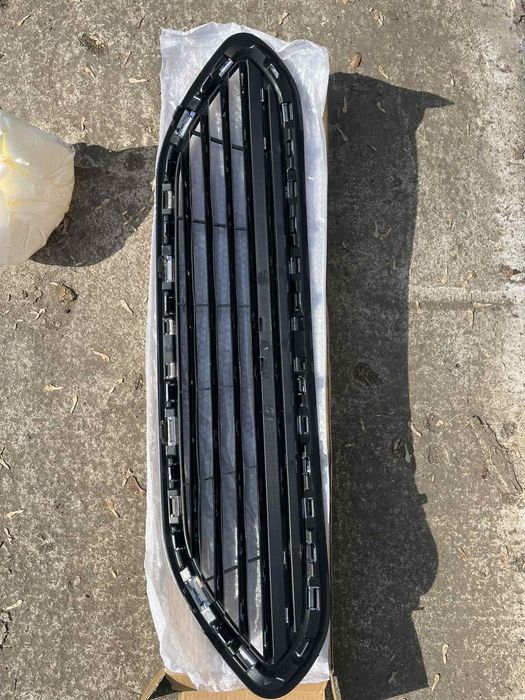 Решетка радиатора Ford fiesta mk7 USA