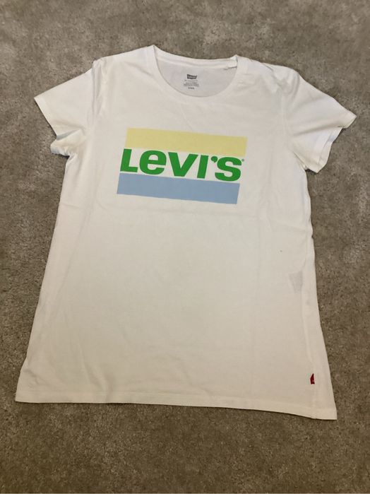 Biały podkoszulk z kroótkim rękawem