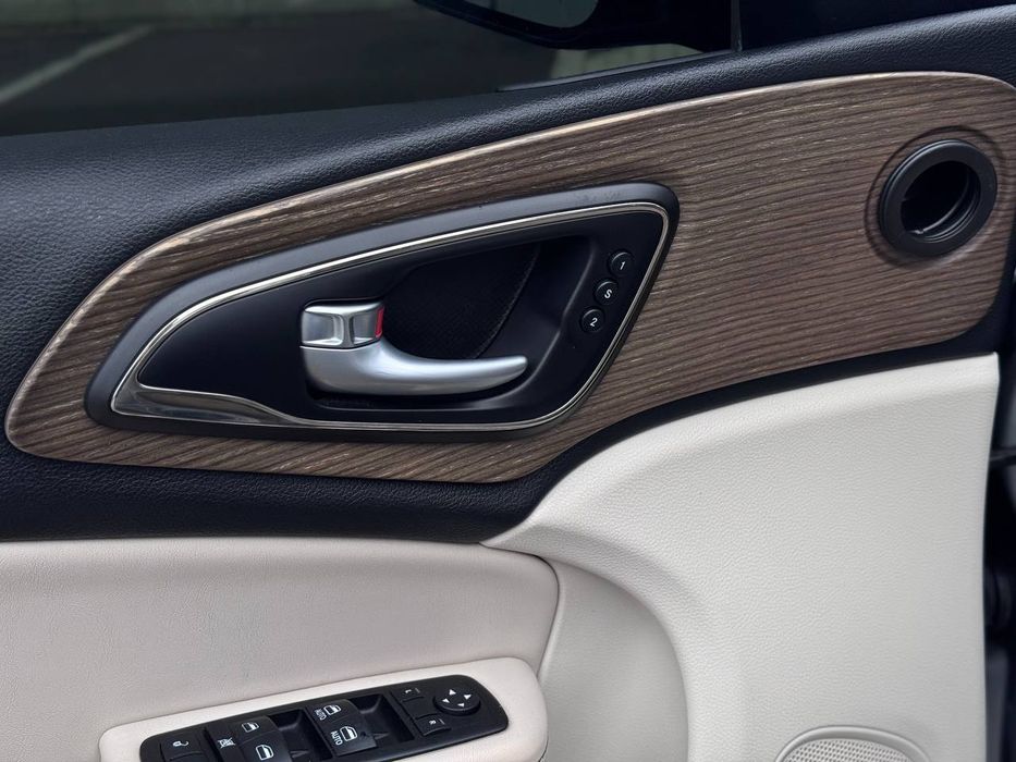 Chrysler 200 2014 року, 3,6 газ/бензин, автомат, передній привід,182т.