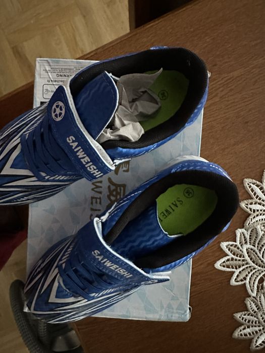 Buty sportowe, turfy r.36.