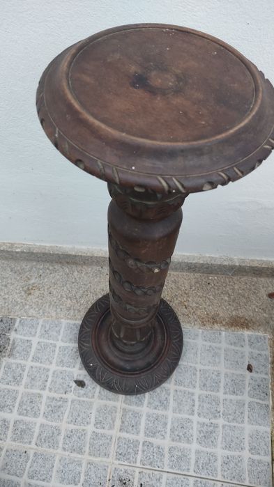 Coluna em madeira