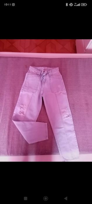 Calça ganga com rasgos