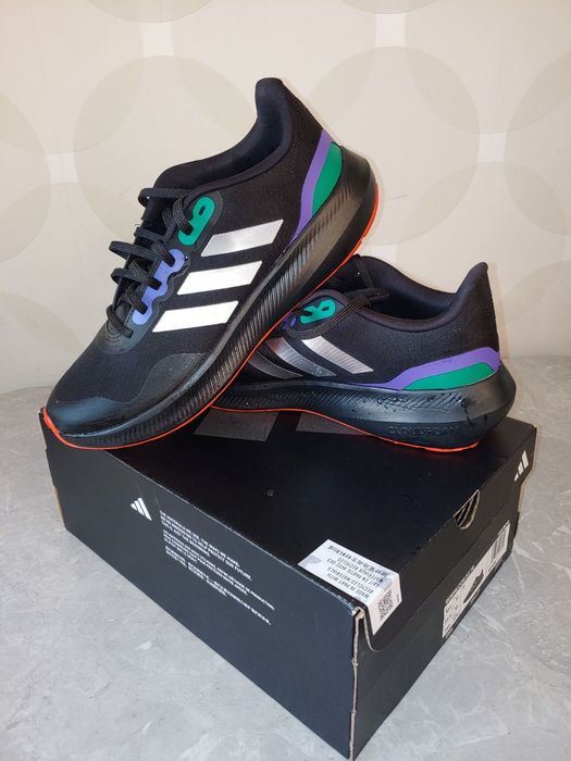 Адидас темная подошва 43.5 -44 размер