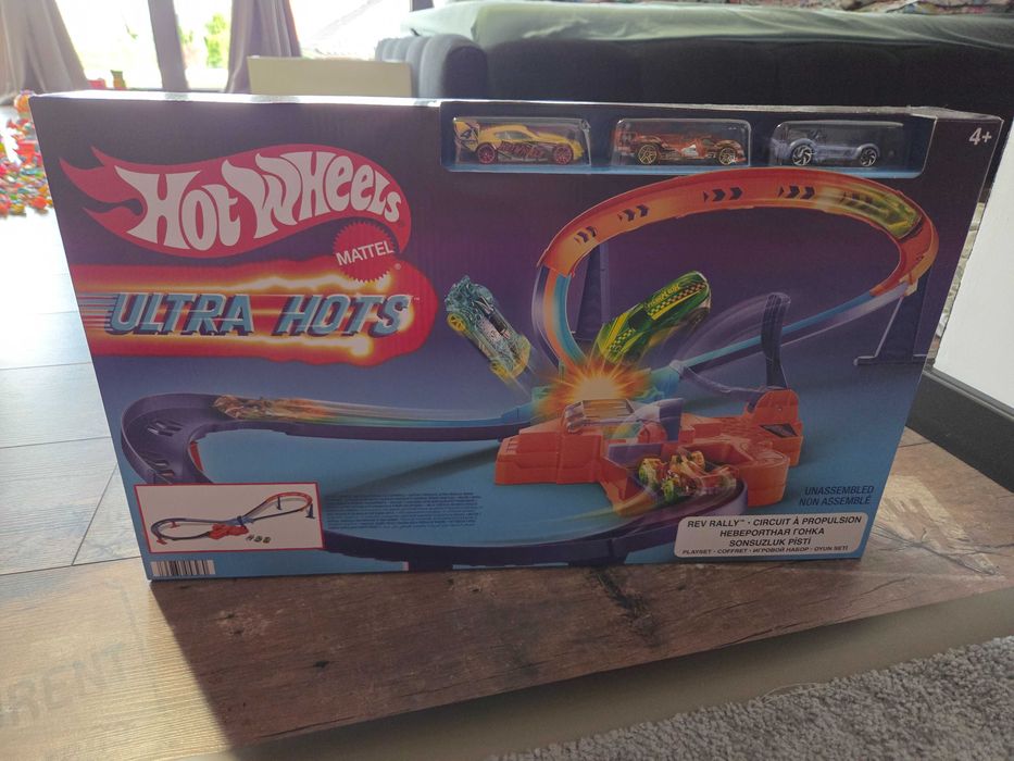 HotWheels tor ULTRA HOTS + 3 samochody
