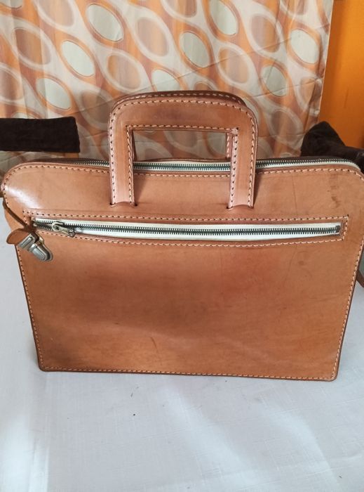 Mala de couro em bom estado