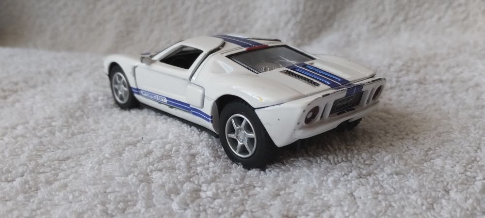 Kinsfunn Ford GT 2006 w skali 1/36