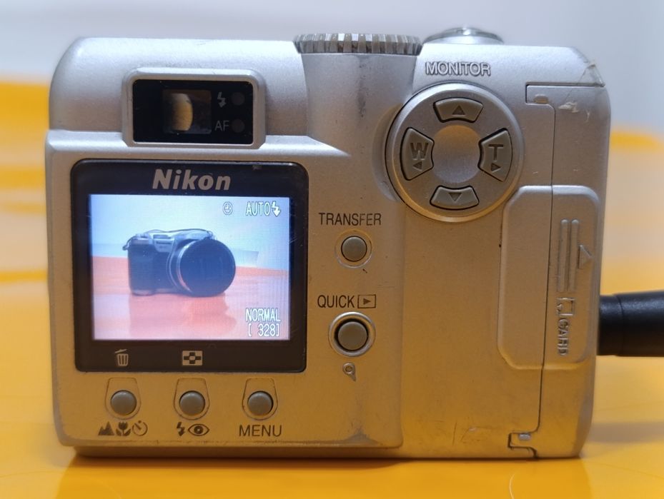 Aparat cyfrowy kompaktowy Nikon Coolpix 775, retro vintage 99% OK