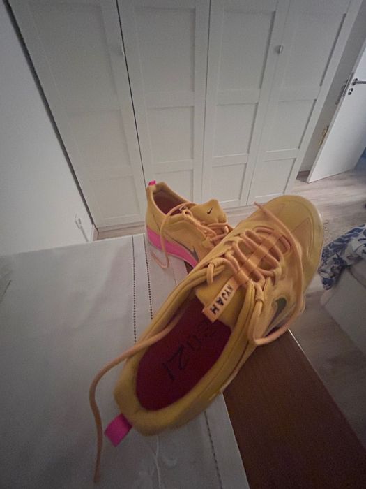 Ténis Nike cor amarelo