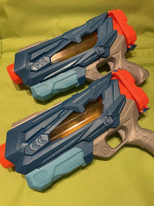 Pistolet na wodę. Wodny pistolet. Karabin. Zabawka.