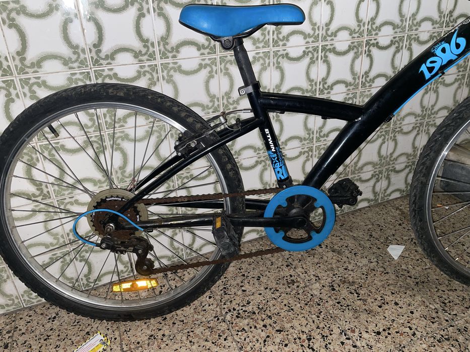 Vendo bicicleta btwin para crianca roda 24