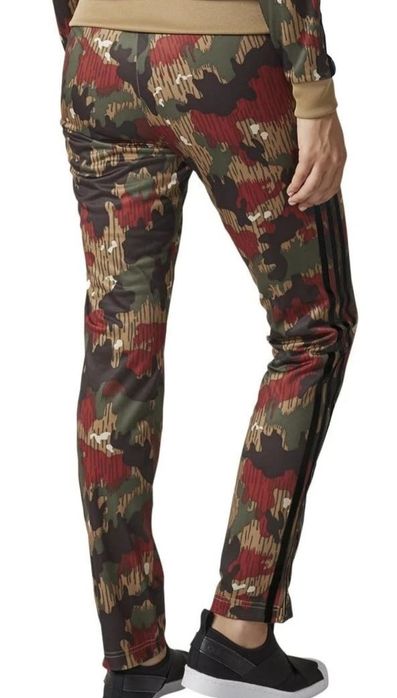 Штаны Adidas Pharrell Williams. Брюки камуфляж. Женские штаны хаки