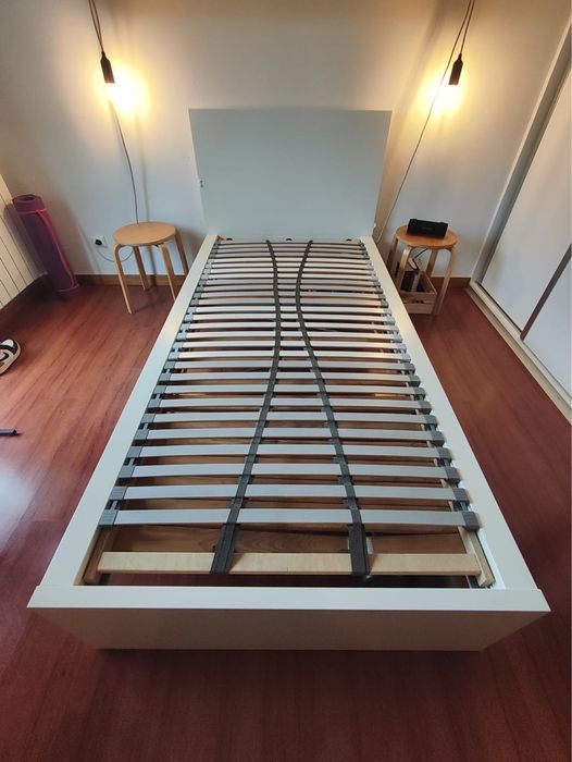Cama Malm Ikea + estrado Lonset Ikea + colchão Molaflex