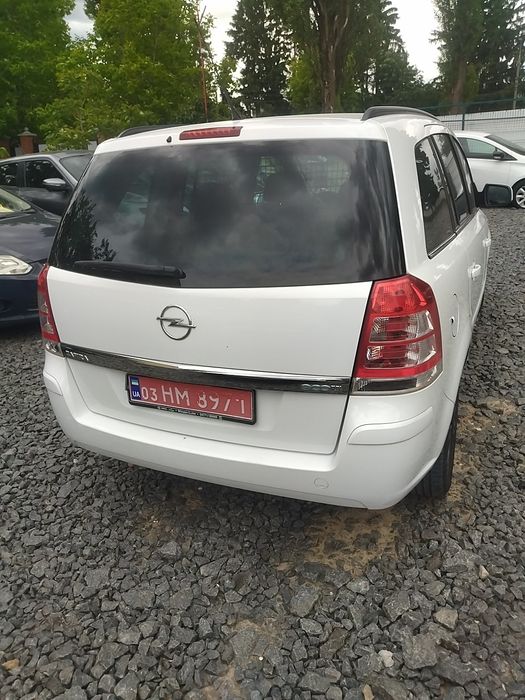 Опель Opel Zafira 2011 1.6Бензин