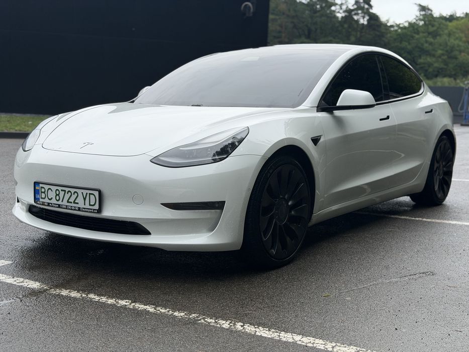 Оренда Авто Tesla Model 3 Performance 2022 AWD Львів