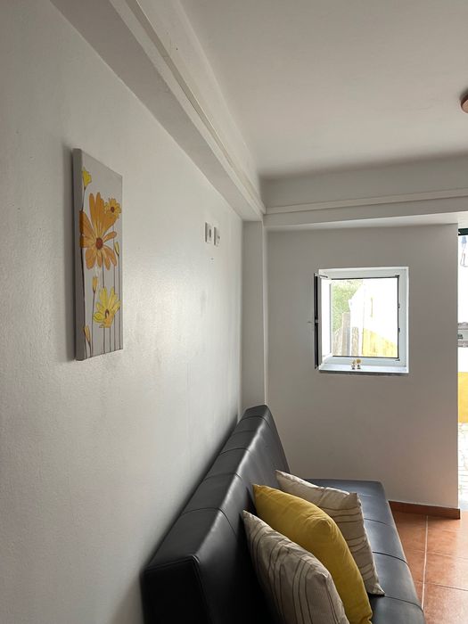 ARRENDA-SE casa mobiliada com despesas 100% incluídas