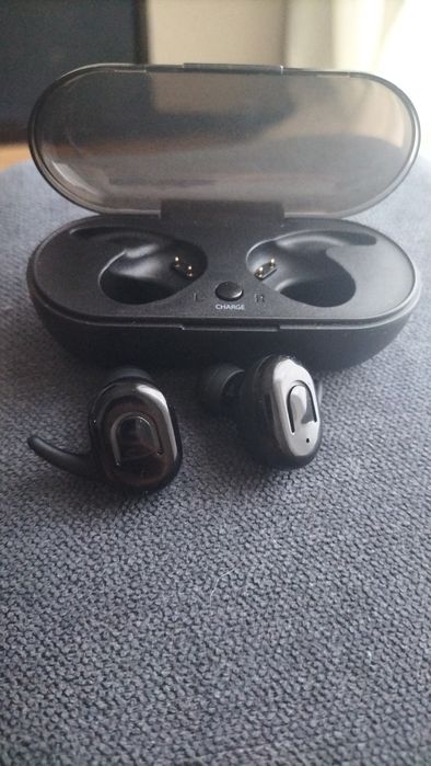Auriculares pretos