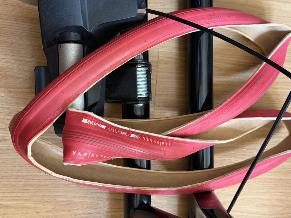 Rolo de Treino Bicicleta Elite Volare Mag Speed + Pneu Indoor Van Rysel