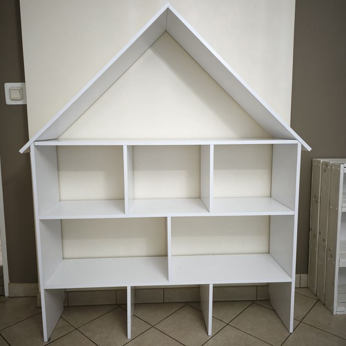 Szafka domek z półkami na zabawki dla dzieci