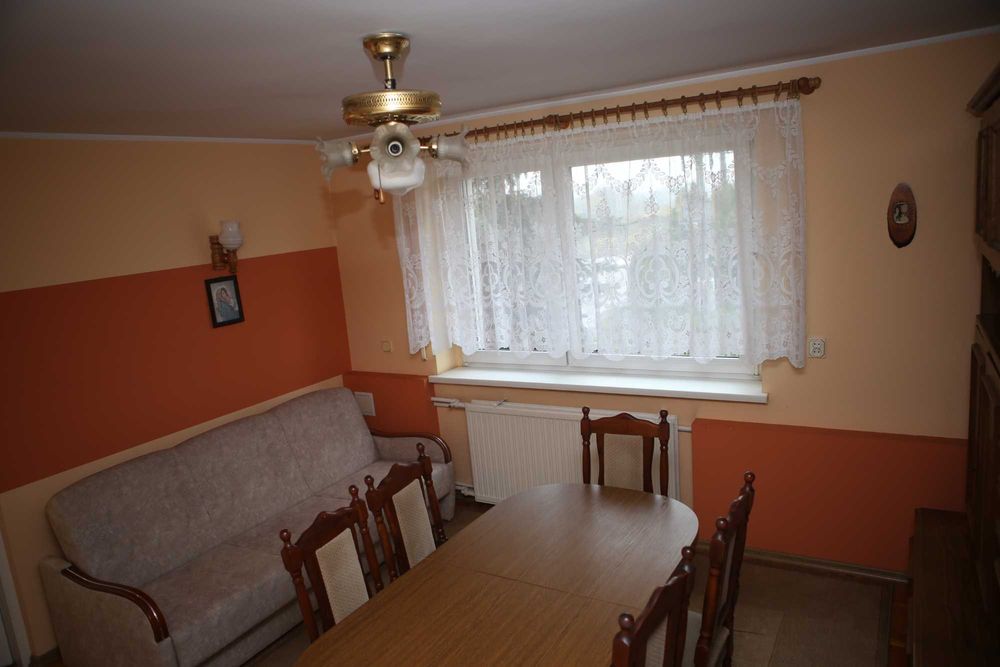 Połowa domu + garaż, ogródek  i dodatkowe mieszkanie