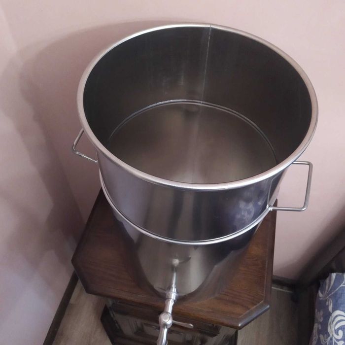 Barris recipientes tanques 50, 100 e 150L  inox com tampa e torneira