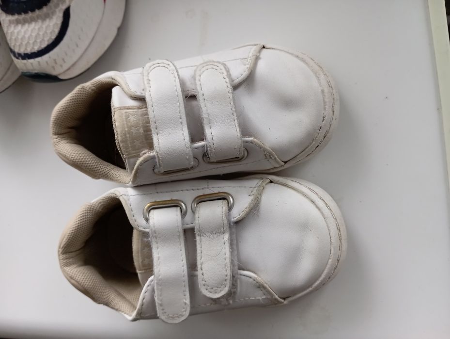 Віддам безкоштовно взуття для хлопчика дівчинки розмір 22 23 24