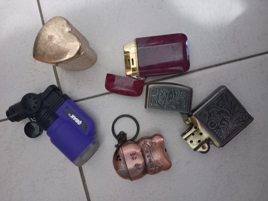 Lote de isqueiros para colecionadores