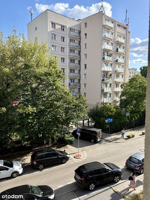 Kawalerka na Górnym Mokotowie – zielona oaza przy metrze!