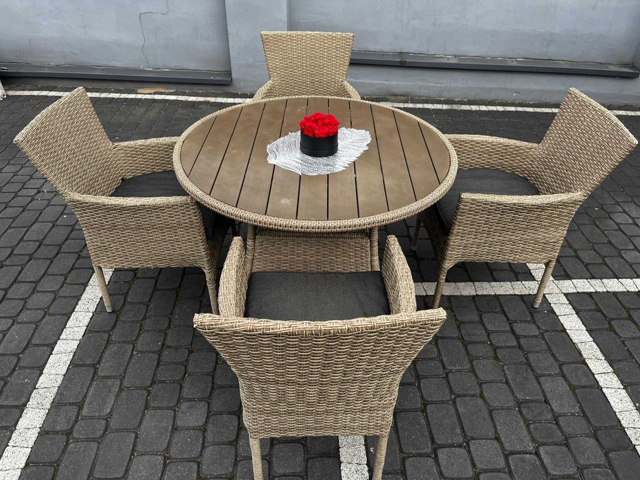 Meble ogrodowe stół i 4 fotele.