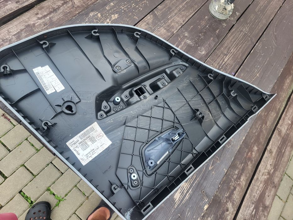 Boczek drzwi tylnych prawych bmw e87