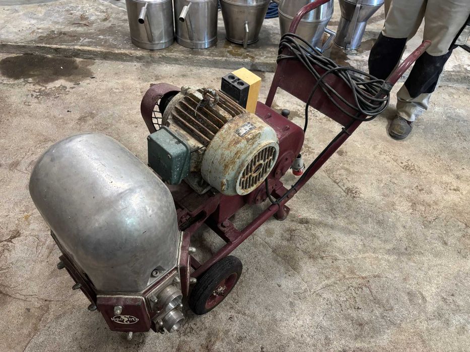 Bomba de Trasfegas / Remontas Marca Hîpólito