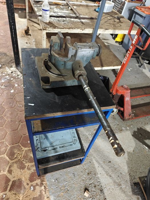 Ferramenta para dobrar ferro