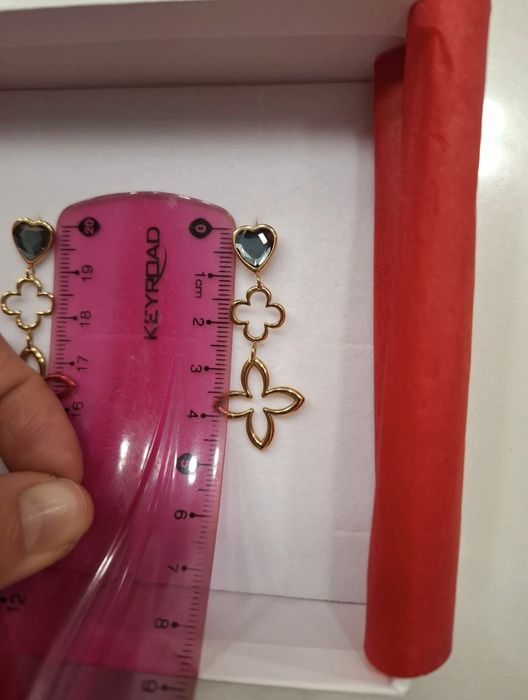 Lilou Icons kolczyki lilijki wiszące złote z czarnymi cyrkoniami