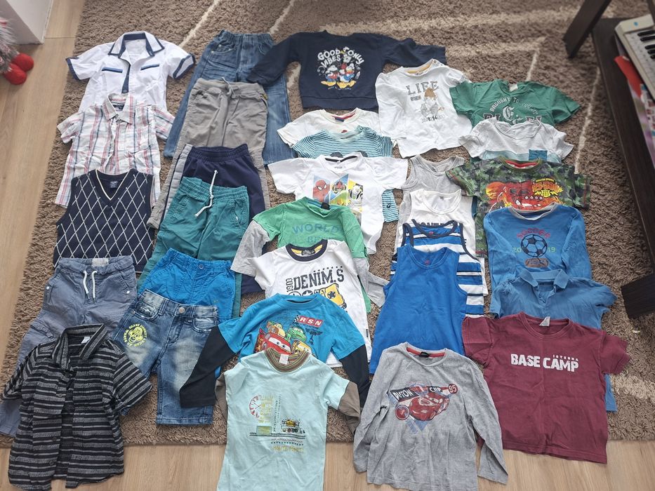 Paczka ubrań dla chłopca w rozmiarze ok. 98