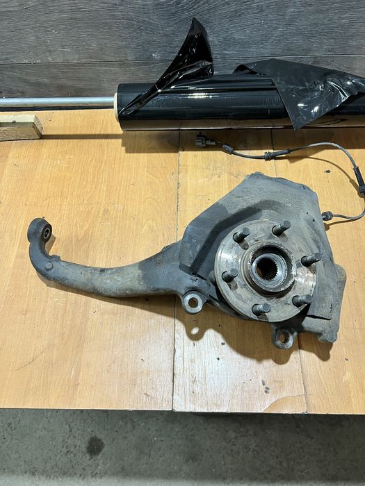 цапфа поворотній кулак nissan navara d40  pathfinder r51