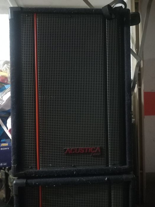 Clunas acústicas.   ,