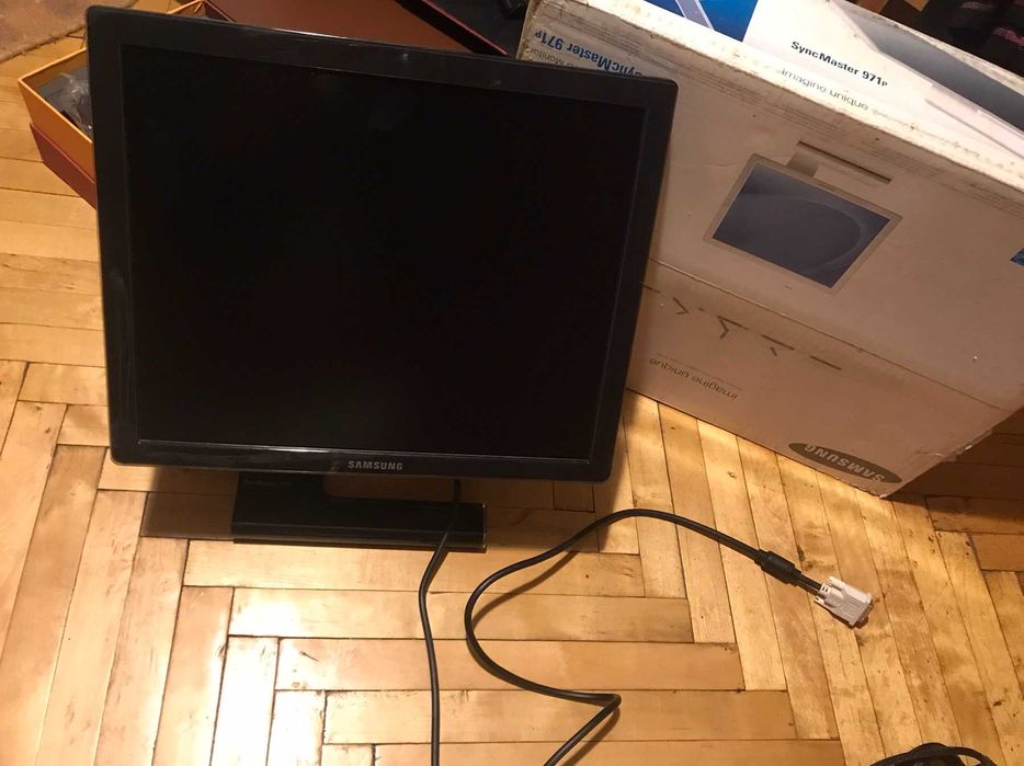 Монитор Samsung 19" Synk Master 971P
