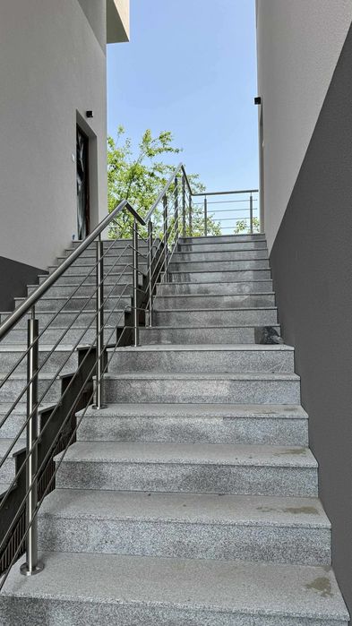 Balustrady nierdzewne zabezpieczenia okienne
