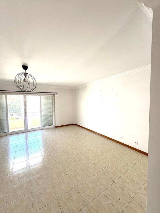 Apartamento T3 para Arrendamento no Estoril | 160 m² | Garagem | A 15 Minutos da Praia