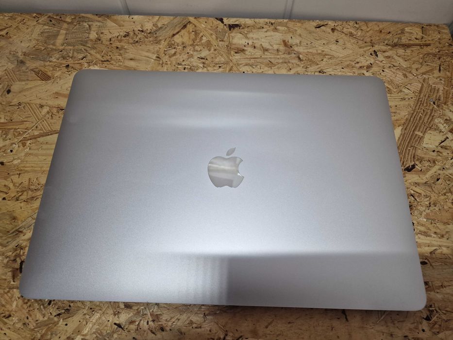 MacBook PRO Touchbar M1, 2020 (16gb com varios programas )