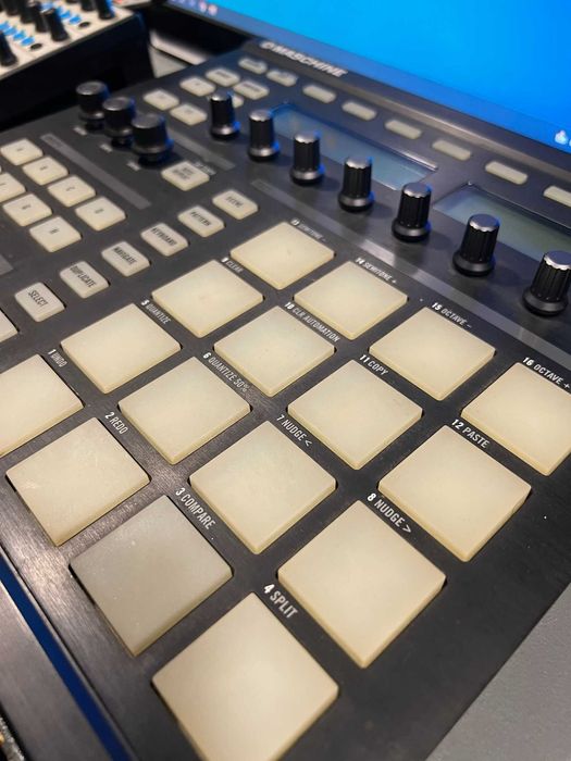 Native Instruments MASCHINE MK164585100116225122