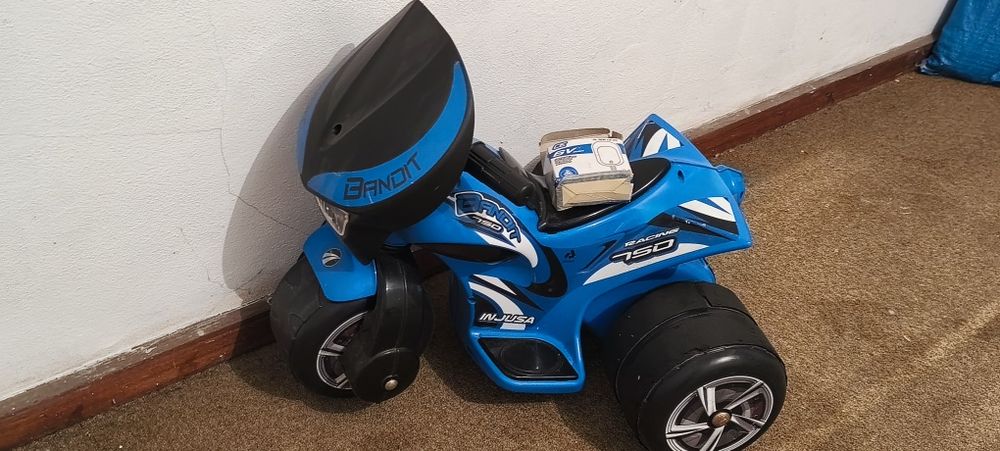 Battery-Powered Mini Motorcycle461861284627107840